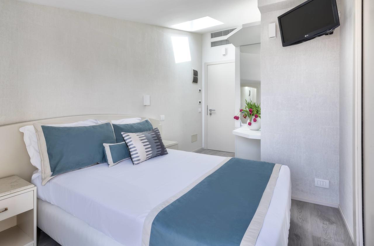 Novecento Suite Hotel Riccione Bagian luar foto