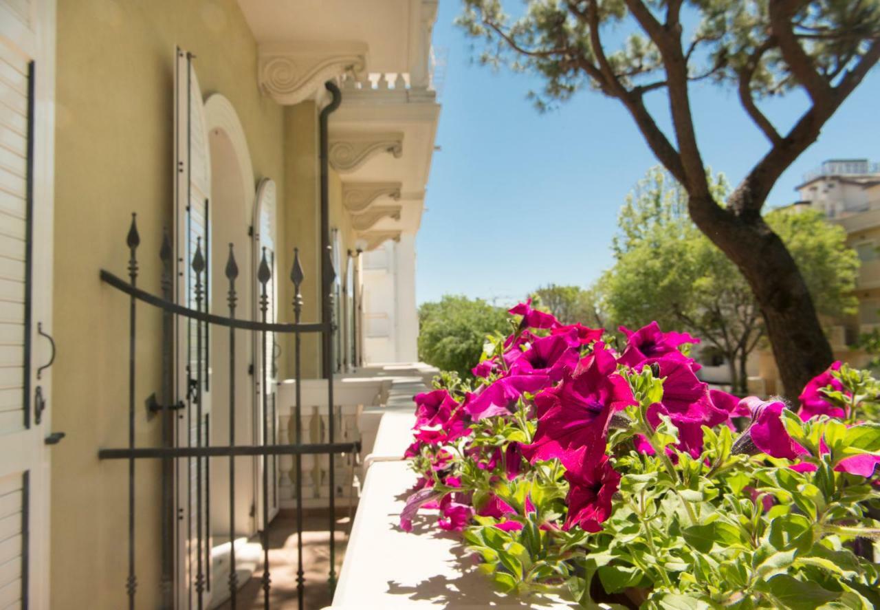 Novecento Suite Hotel Riccione Bagian luar foto